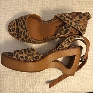 New Lucky Brand modern wedge sandal